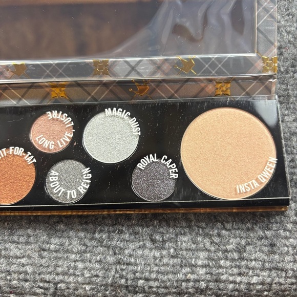 MAC Cosmetics NIB Eyeshadow x 8 + Highlighting Powder color: Qween Supreme - Picture 3 of 6